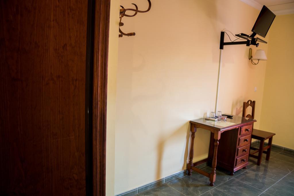 Hostal Restaurante La Curva Adra Exterior photo